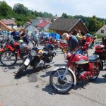 Do Chyšek se sjely motocykly, auta i traktory pro pamětníky