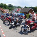 Do Chyšek se sjely motocykly, auta i traktory pro pamětníky