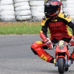 Závody malých motorek zpestřily prázdninový víkend
