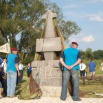 Slavnostní znovuodhalení pomníku vojenským letcům podpořila čtyřčlenná letka