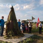 Slavnostní znovuodhalení pomníku vojenským letcům podpořila čtyřčlenná letka