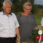 Slavnostní znovuodhalení pomníku vojenským letcům podpořila čtyřčlenná letka
