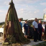Slavnostní znovuodhalení pomníku vojenským letcům podpořila čtyřčlenná letka