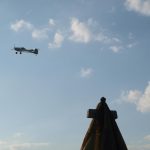 Slavnostní znovuodhalení pomníku vojenským letcům podpořila čtyřčlenná letka