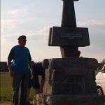 Slavnostní znovuodhalení pomníku vojenským letcům podpořila čtyřčlenná letka