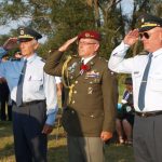 Slavnostní znovuodhalení pomníku vojenským letcům podpořila čtyřčlenná letka