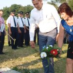 Slavnostní znovuodhalení pomníku vojenským letcům podpořila čtyřčlenná letka