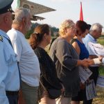 Slavnostní znovuodhalení pomníku vojenským letcům podpořila čtyřčlenná letka