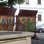 Náměstí Mikuláše z Husi v Táboře žije divadlem. Od sedmi večer zahraje soubor 20 000 Židů pod mořem