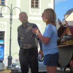 Náměstí Mikuláše z Husi v Táboře žije divadlem. Od sedmi večer zahraje soubor 20 000 Židů pod mořem