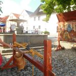 Náměstí Mikuláše z Husi v Táboře žije divadlem. Od sedmi večer zahraje soubor 20 000 Židů pod mořem