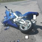 Motorkář při nedělní nehodě u Tábora doplatil na nepozornost řidiče auta