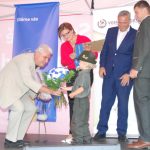 Hejtmanka Stráská pogratulovala starostce Svatého Jana nad Malší k zisku Zlaté stuhy za prvenství v soutěži Jihočeská vesnice roku 2018