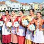 Písek tančí a zpívá v rytmu folklórních tradic