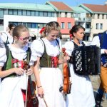 Písek tančí a zpívá v rytmu folklórních tradic