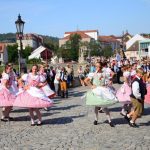 Písek tančí a zpívá v rytmu folklórních tradic
