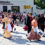 Písek tančí a zpívá v rytmu folklórních tradic