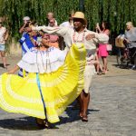 Písek tančí a zpívá v rytmu folklórních tradic