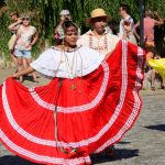 Písek tančí a zpívá v rytmu folklórních tradic