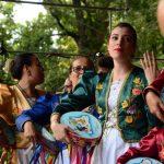 Písek tančí a zpívá v rytmu folklórních tradic