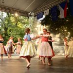Písek tančí a zpívá v rytmu folklórních tradic
