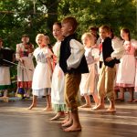 Písek tančí a zpívá v rytmu folklórních tradic