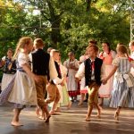 Písek tančí a zpívá v rytmu folklórních tradic