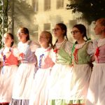 Písek tančí a zpívá v rytmu folklórních tradic