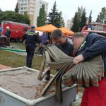 Navzdory dešti se při požárním útoku i tančilo