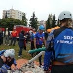 Navzdory dešti se při požárním útoku i tančilo