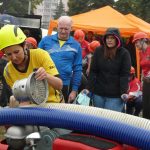 Navzdory dešti se při požárním útoku i tančilo