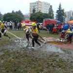 Navzdory dešti se při požárním útoku i tančilo