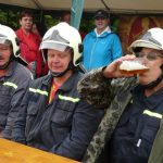 Navzdory dešti se při požárním útoku i tančilo