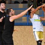 Basketbalu na náměstí nepřálo deštivé počasí