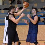 Basketbalu na náměstí nepřálo deštivé počasí