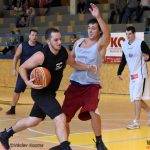 Basketbalu na náměstí nepřálo deštivé počasí