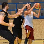 Basketbalu na náměstí nepřálo deštivé počasí