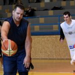 Basketbalu na náměstí nepřálo deštivé počasí