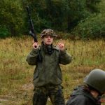 Strávili 25 hodin v kůži vojáků. V Oldřichově je čekala zima, déšť a bahno