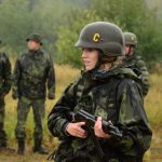 Strávili 25 hodin v kůži vojáků. V Oldřichově je čekala zima, déšť a bahno