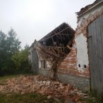 V Údraži na Písecku se zřítila střecha stodoly. Sutiny prohledával cvičený pes