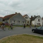 Originální prevence. Policisté jeli s dětmi na kole do terénu