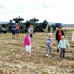 Setkání s armádou si v Chýnově nenechaly ujít stovky lidí