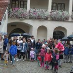 Lidé přišli strakonické knihovně popřát navzdory dešti