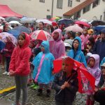 Lidé přišli strakonické knihovně popřát navzdory dešti