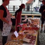 Lidé přišli strakonické knihovně popřát navzdory dešti