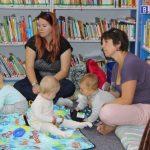 Táborskou knihovnu navštěvují i miminka. Pochopitelně s maminkami