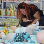 Táborskou knihovnu navštěvují i miminka. Pochopitelně s maminkami