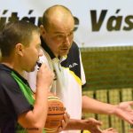 Ze sršního hnízda se pomalu stává nedobytná pevnost