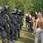 Těžkooděnci zavítali za studenty na zátěžový kurs